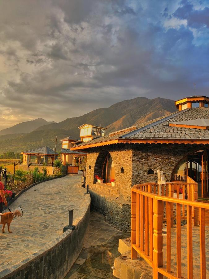 Osho Himalayas Wellness Resort カングラ エクステリア 写真