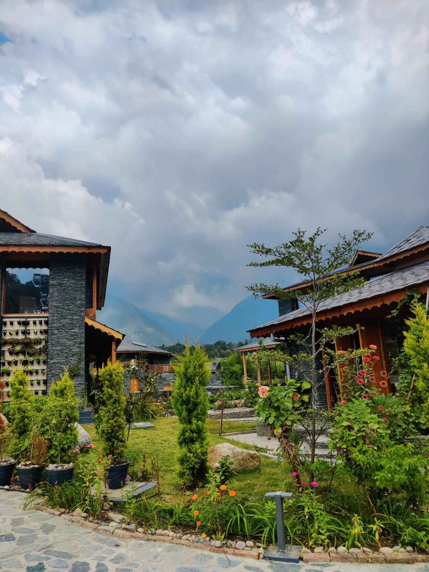 Osho Himalayas Wellness Resort カングラ エクステリア 写真