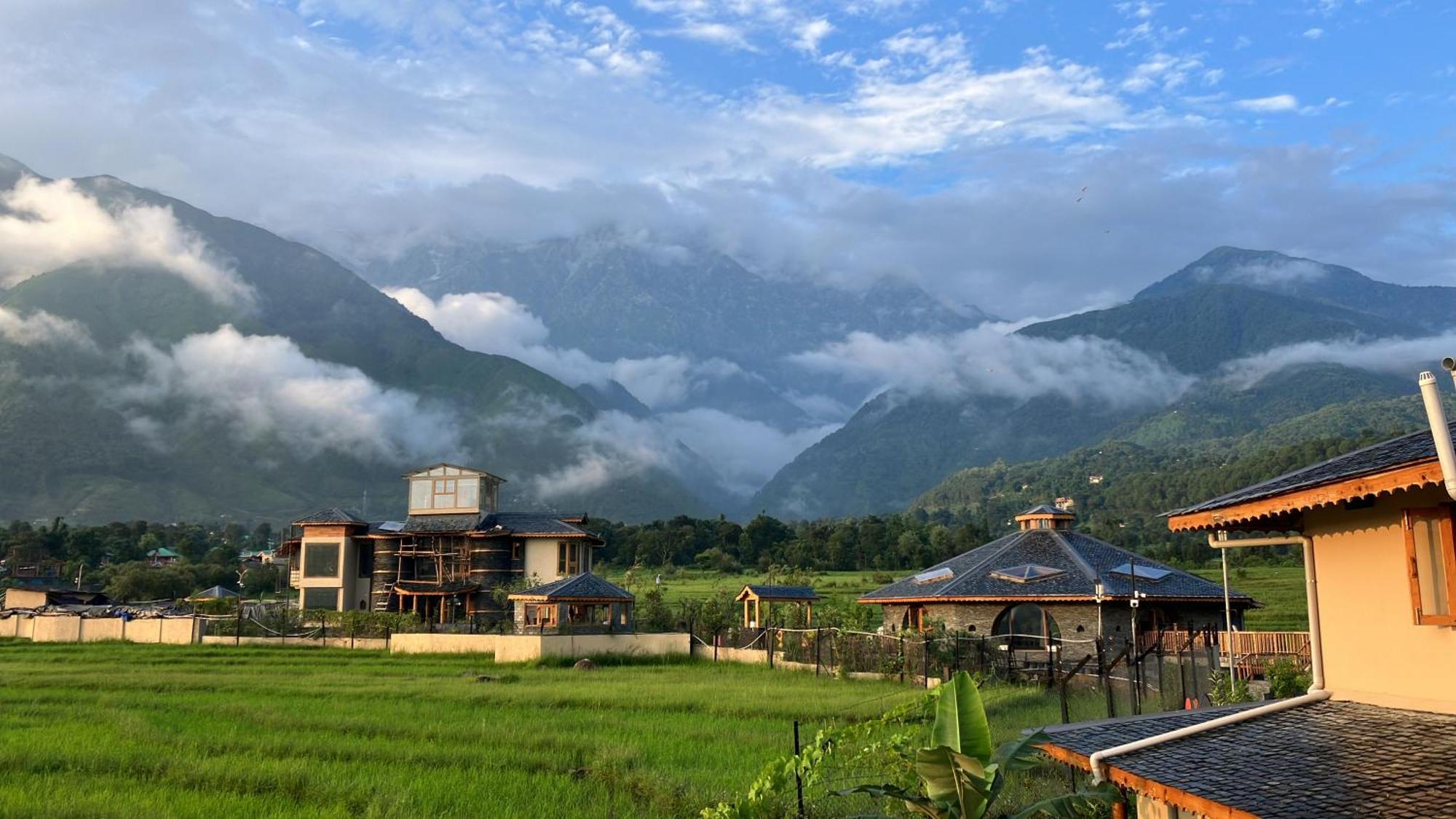 Osho Himalayas Wellness Resort カングラ エクステリア 写真